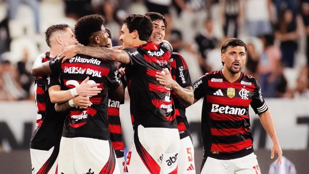 Clássico carioca: Botafogo e Flamengo duelam no Nilton Santos