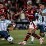 Flamengo vence Racing e sai em vantagem na semifinal da Libertadores