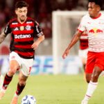Flamengo vence Bragantino e mantém liderança no Brasileirão