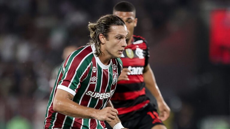 Fluminense vence Flamengo por 2 a 1 em clássico no Maracanã