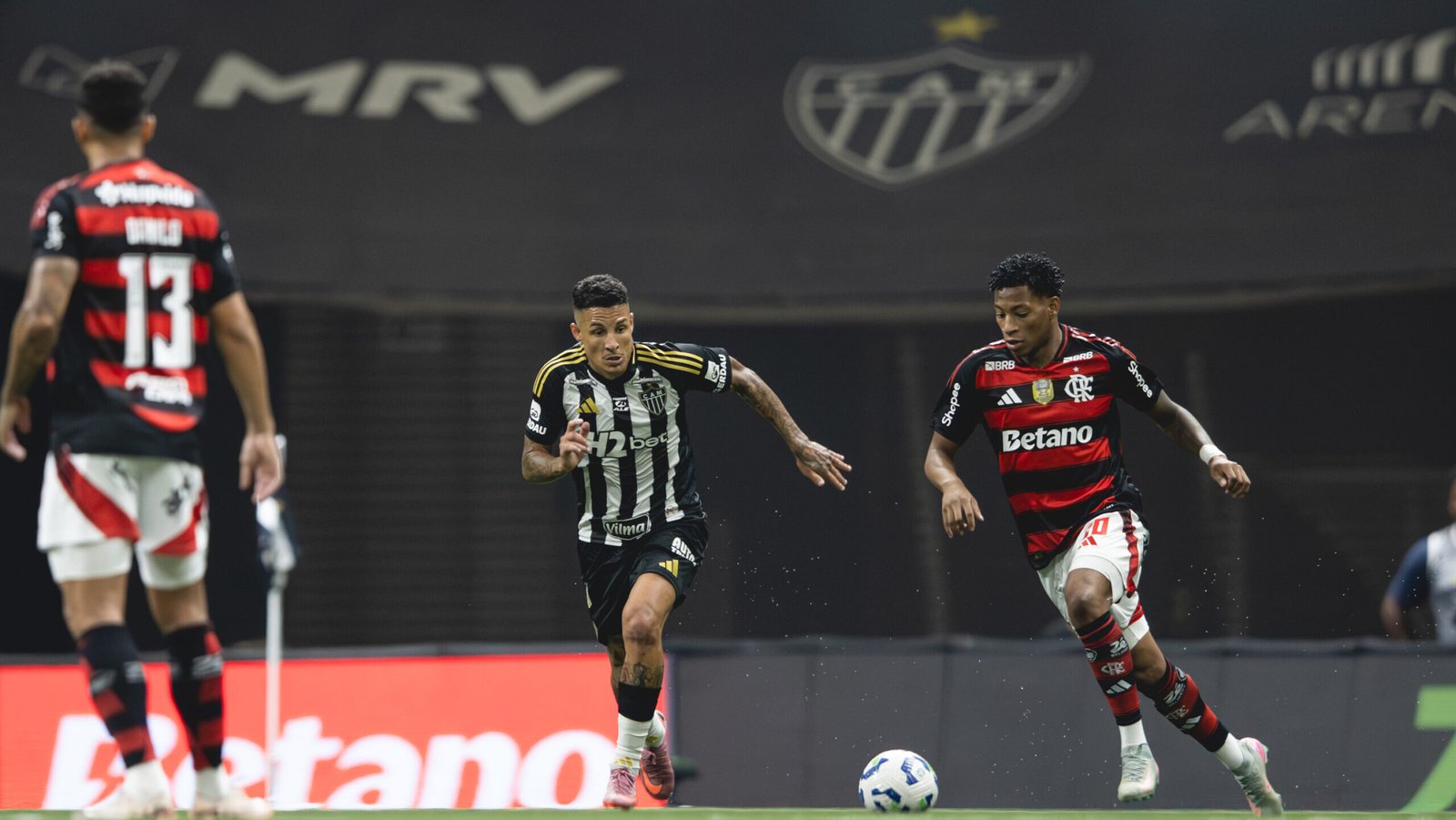 Atlético-MG e Flamengo empatam em 1 a 1 pelo Brasileirão 2025